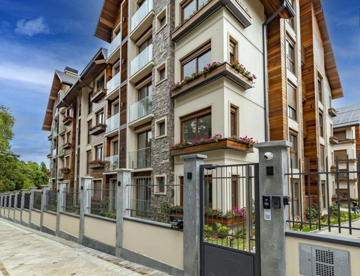 Rosa Edificio Bellagio Canela Com Infraestrutura Completa Apartment Exterior foto